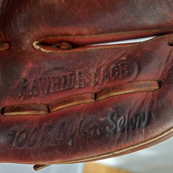 Vintage World series Leather Baseball Glove - Picture 5 of 6